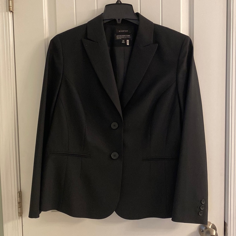 Womens blazer, sleek and beautiful. Worn one time!